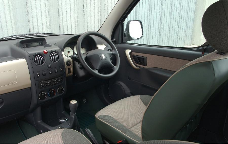  Peugeot Partner Tepee 2003 года  (фото 8 из 22)